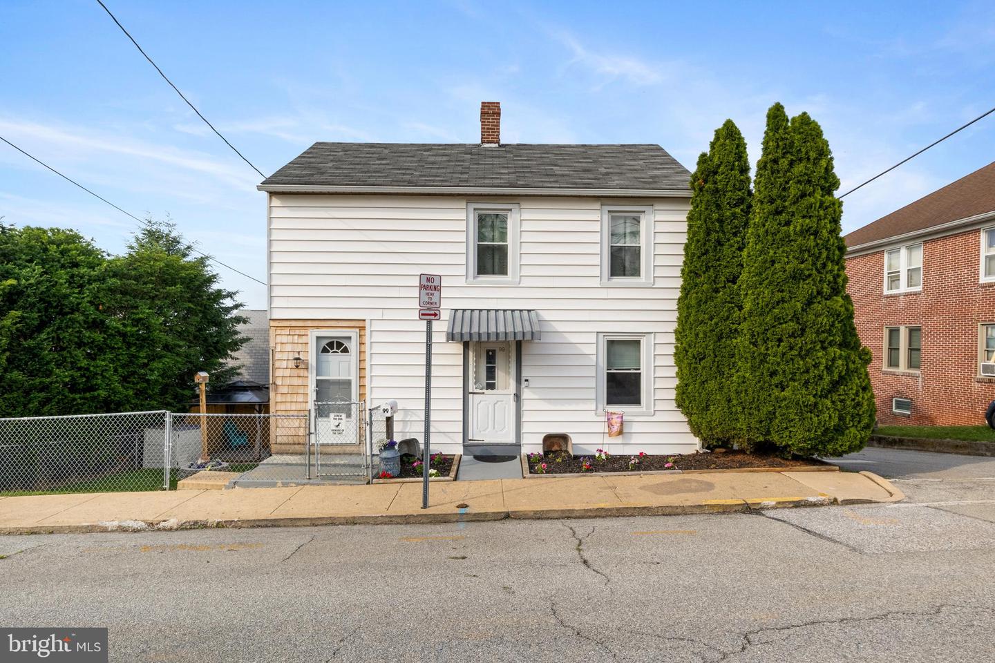 99 S Pine Street, Red Lion