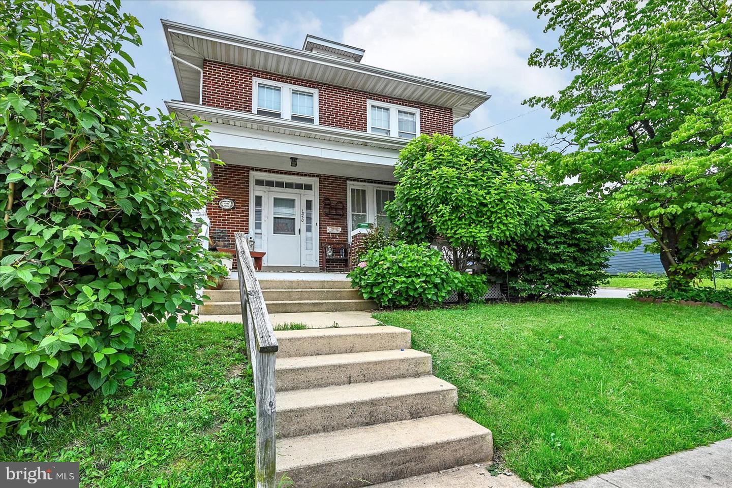 1350 W King Street, York