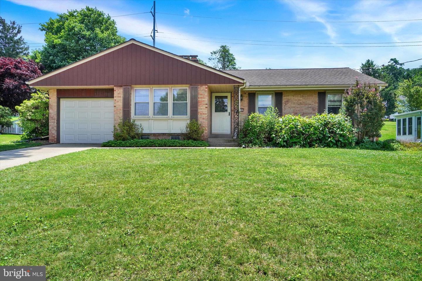 716 Hillcrest Road, York