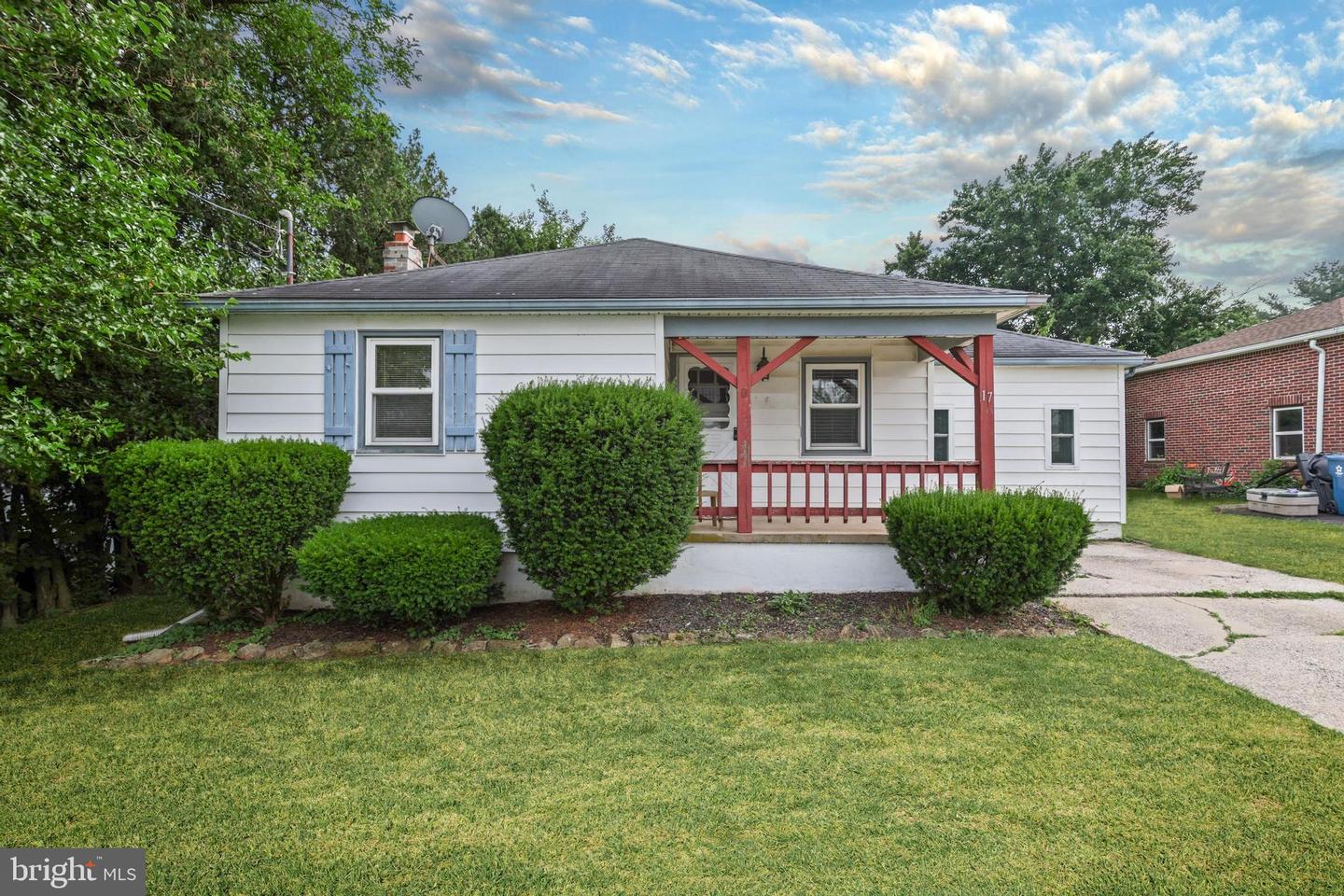 17 Schoolhouse Lane, Windsor