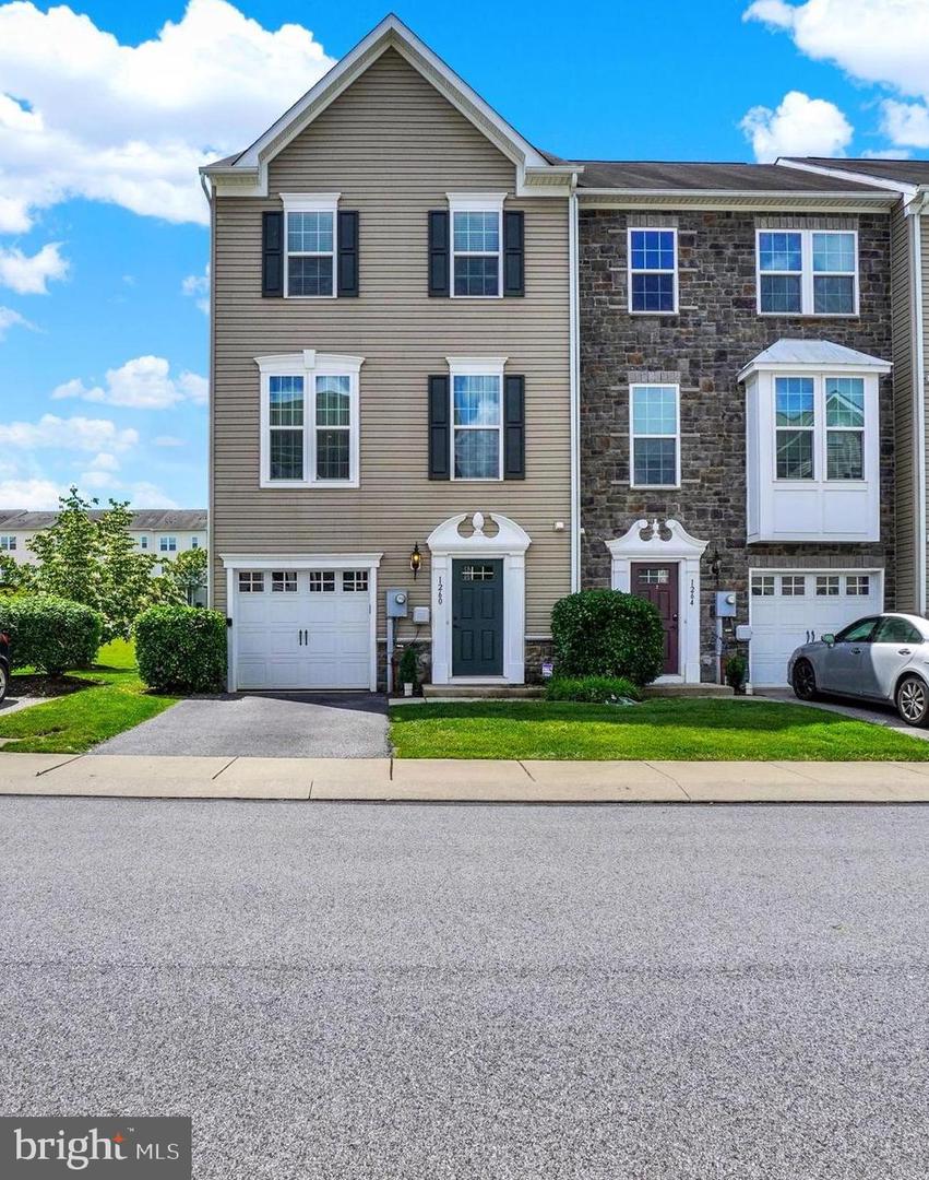 1260 Rannoch Lane, York