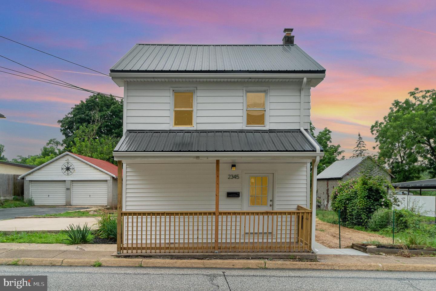 2345 Old Trail Road, Etters