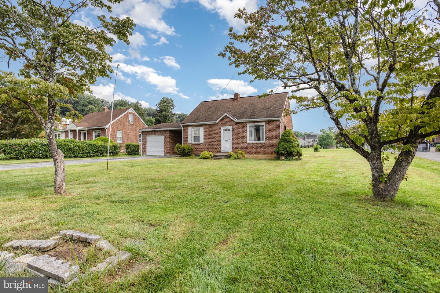 1469 Arbor Lane, York