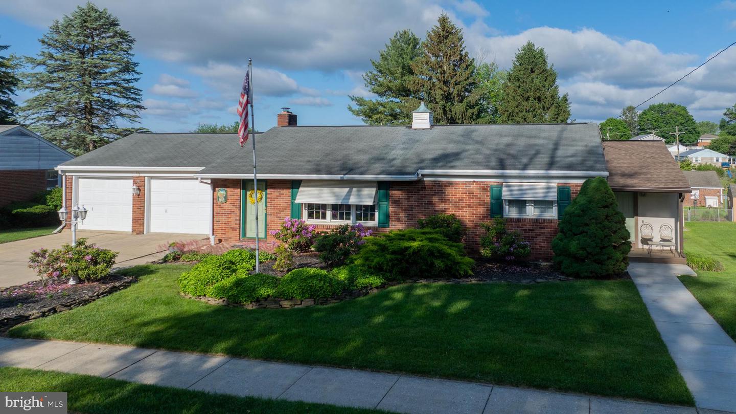 113 Farmview Drive, York