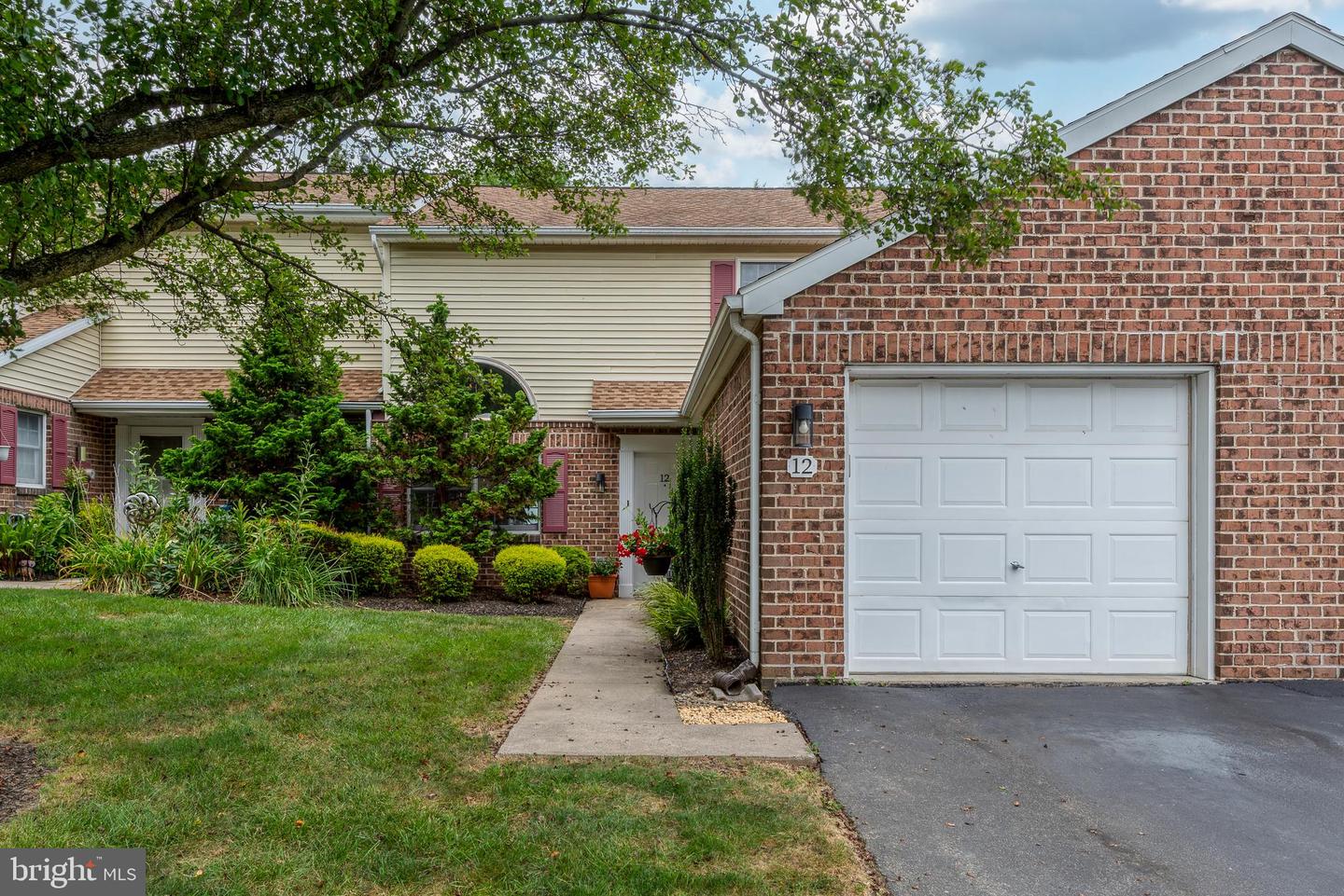 12 Jean Lo Way, York