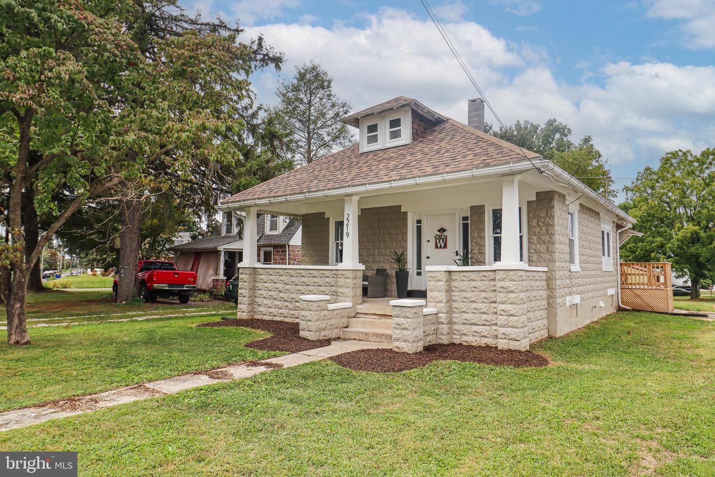 2219 Sunset Lane, York