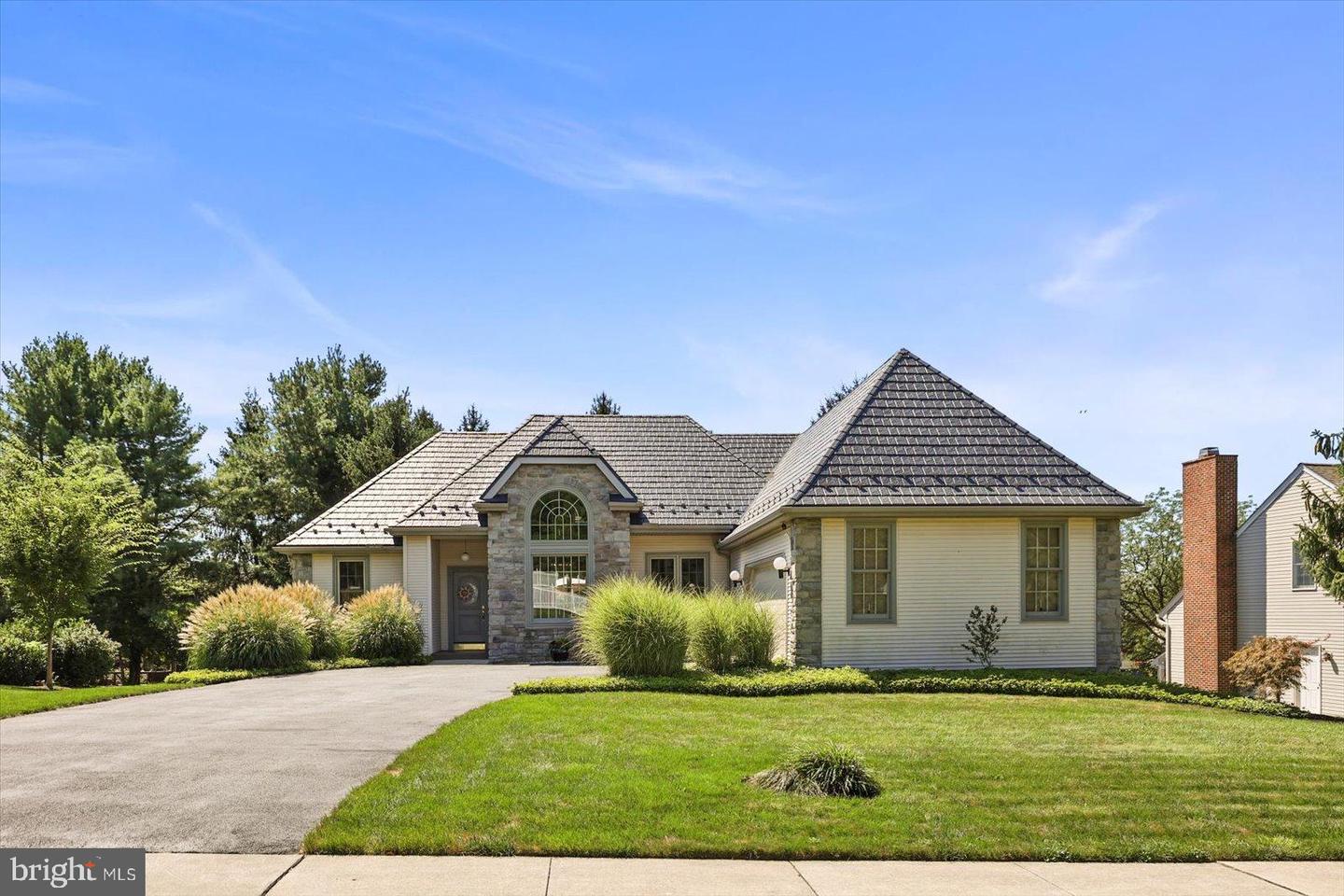 3372 Overview Drive, York