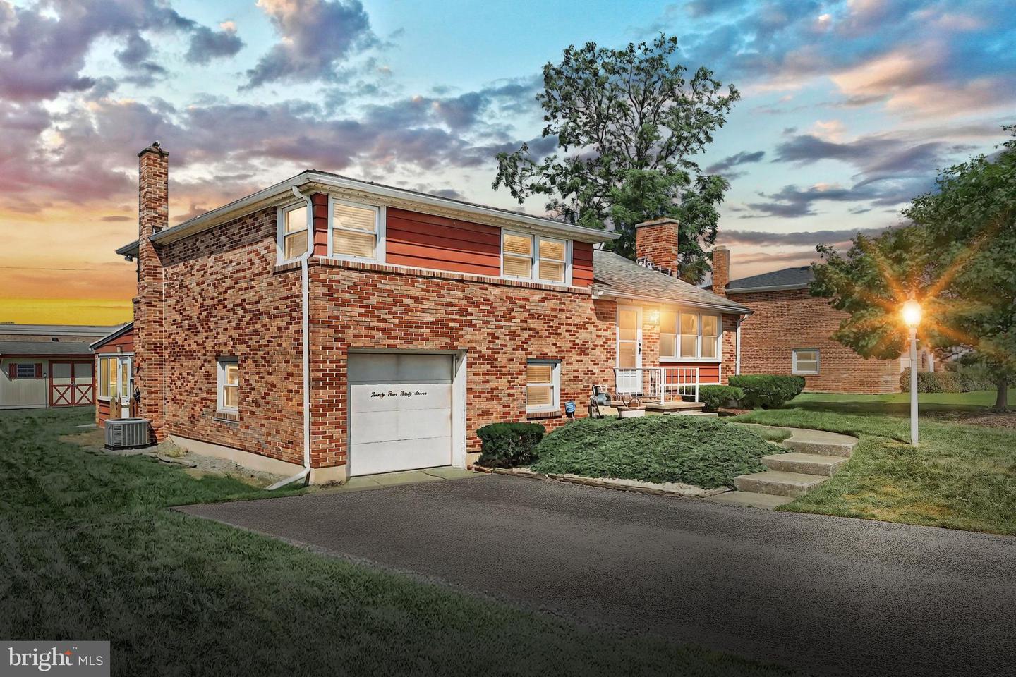 2437 Schoolhouse Lane, York