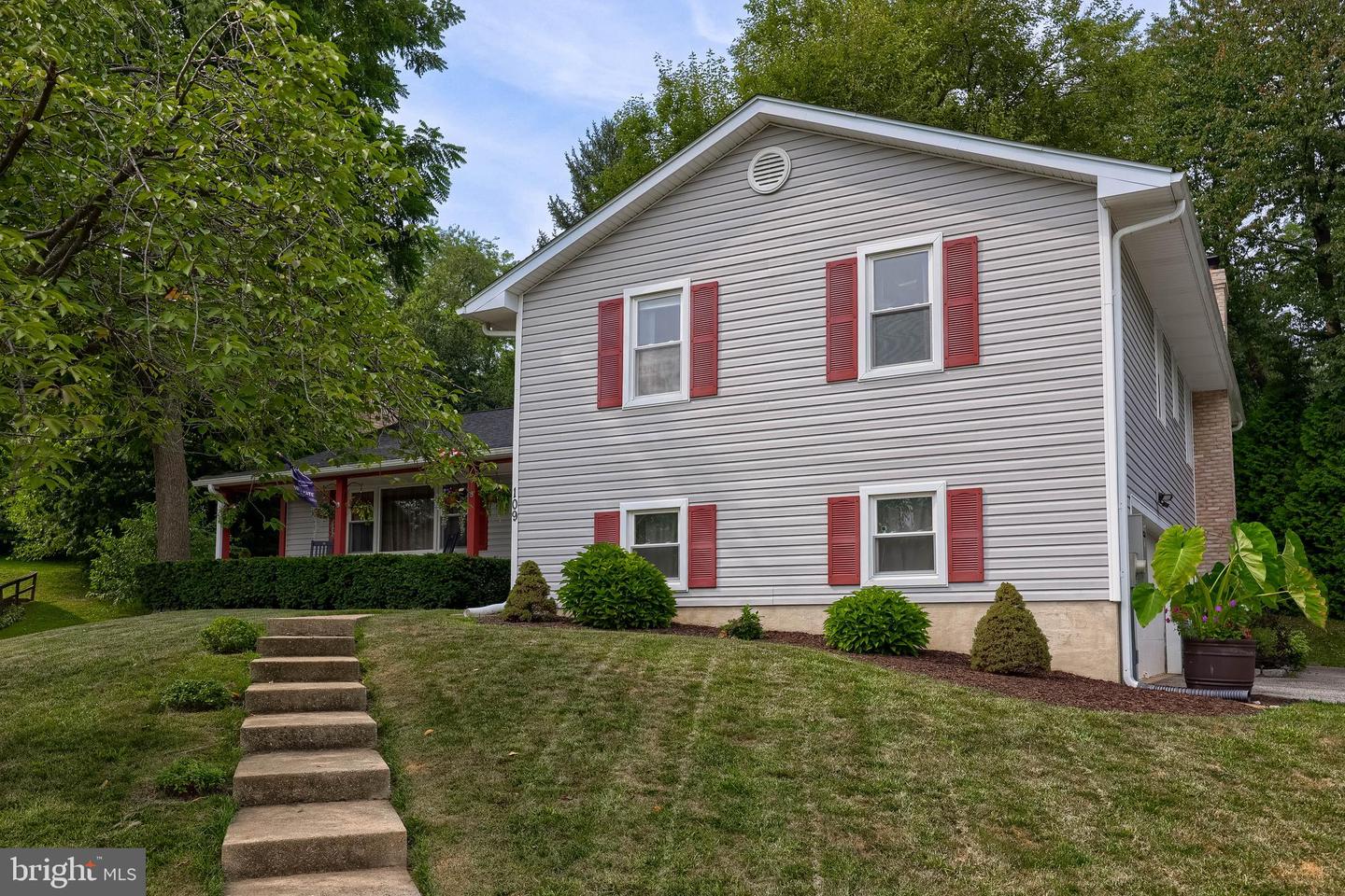 109 Lyle Circle, York