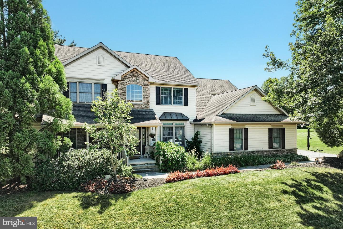 2415 Emiray Court, York