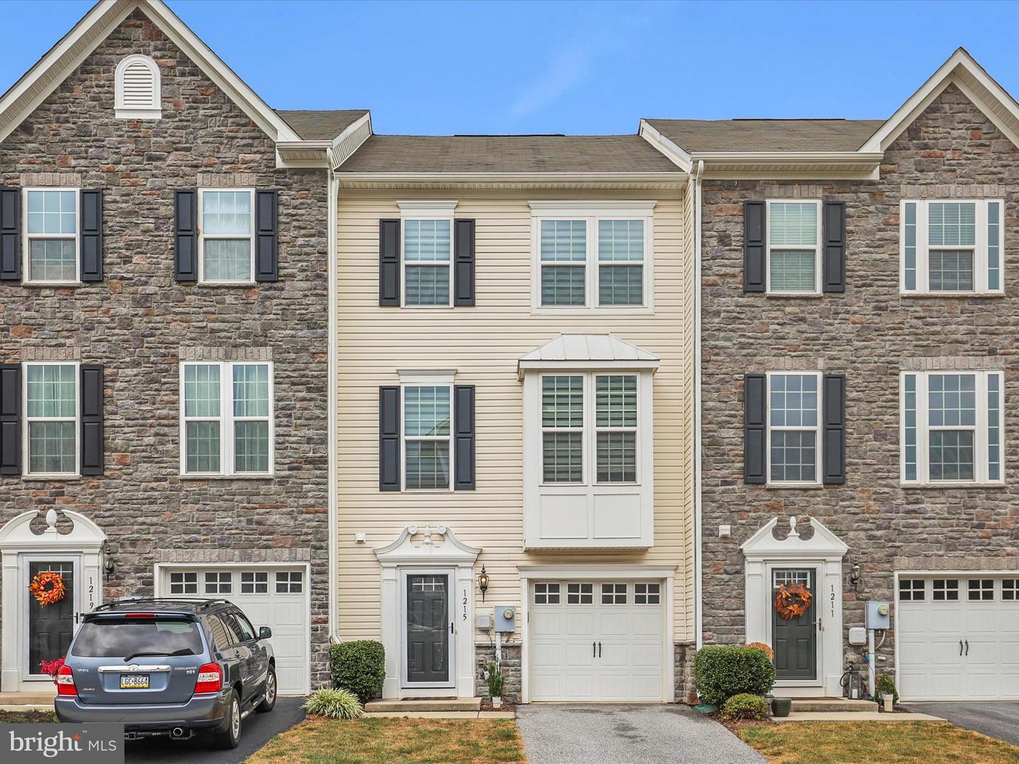 1215 Rannoch Lane, York