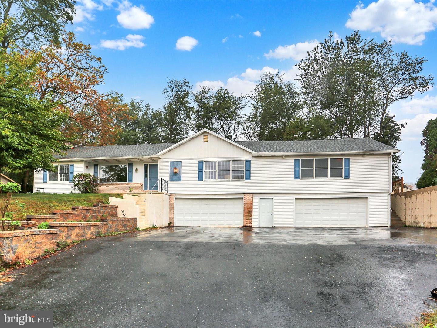 317 Hillcrest Drive, New Cumberland