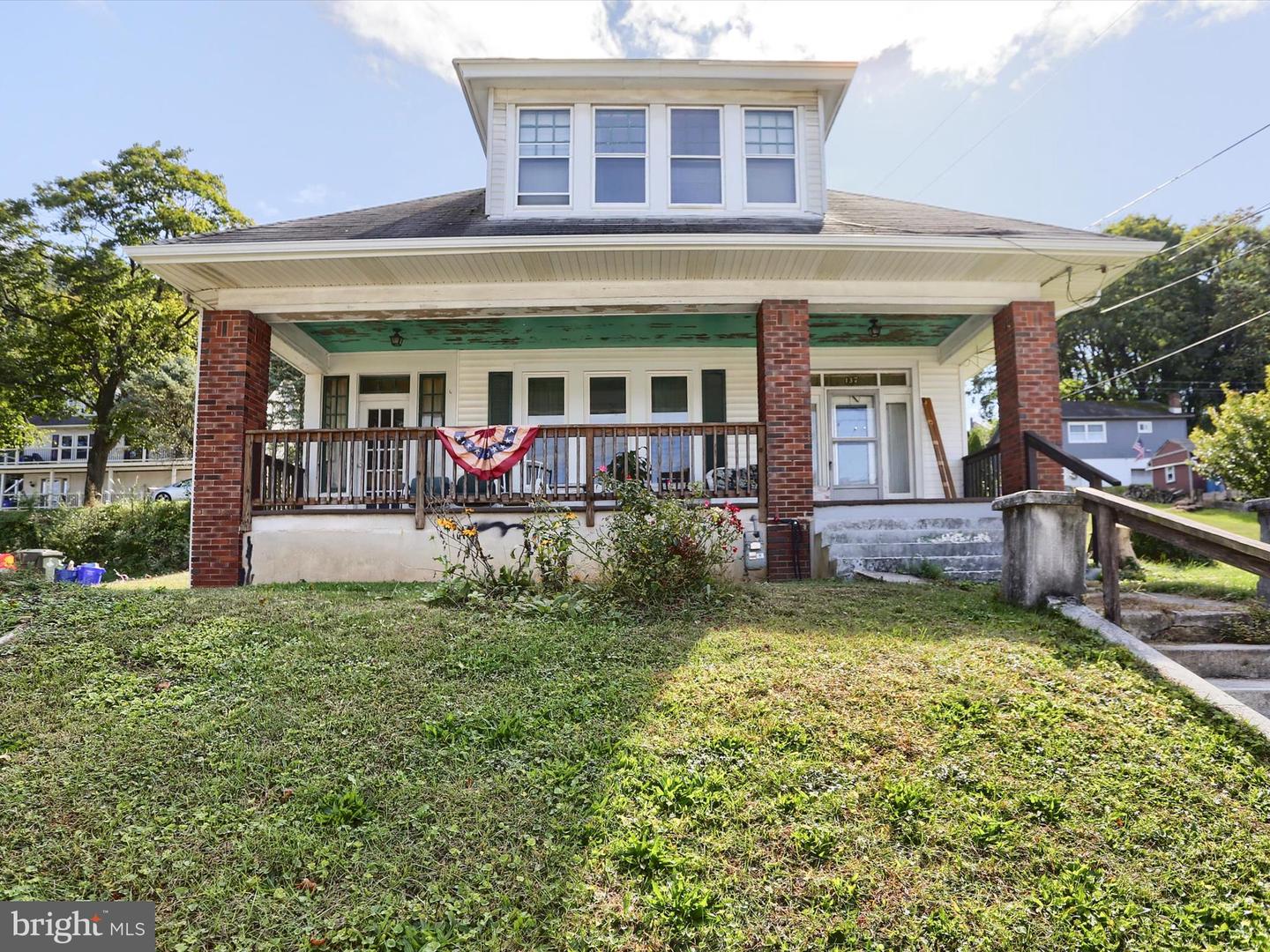 137 W Main Street, Windsor