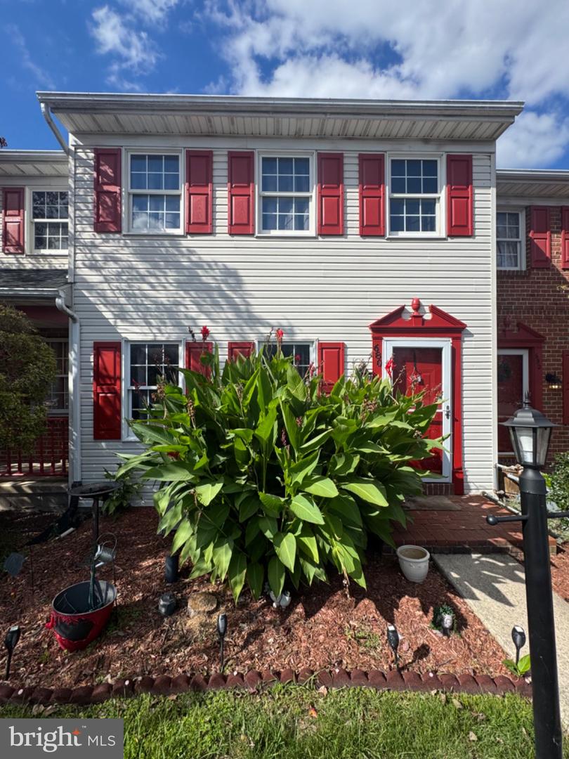 680 Robin Hill Circle, York