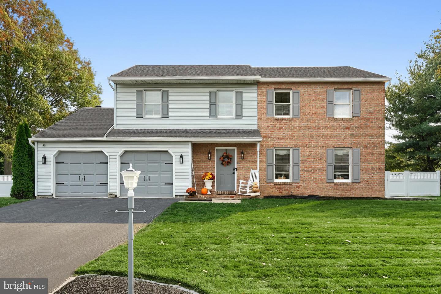 409 White Rose Lane, York