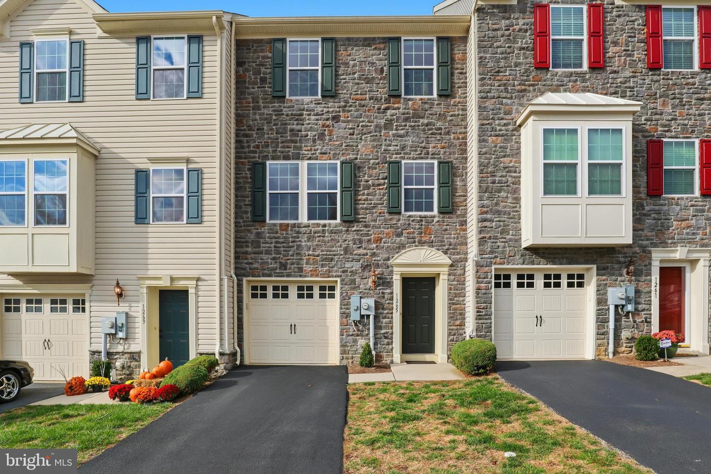1265 Stonehaven Way #82, York