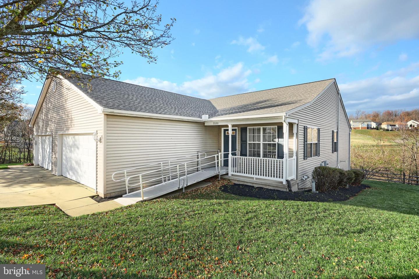 7220 Seneca Ridge Drive, York