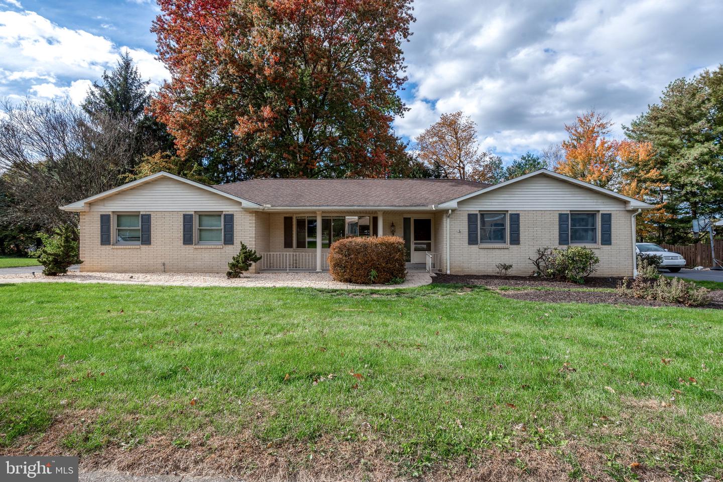 3045 Round Hill Road, York