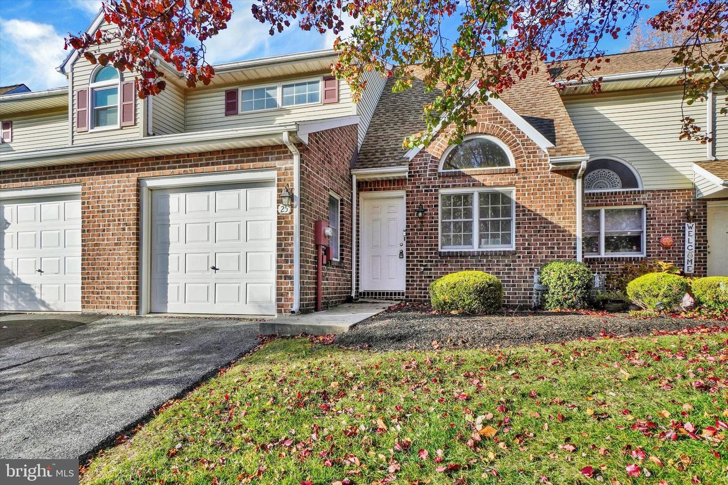 25 Jean Lo Way, York