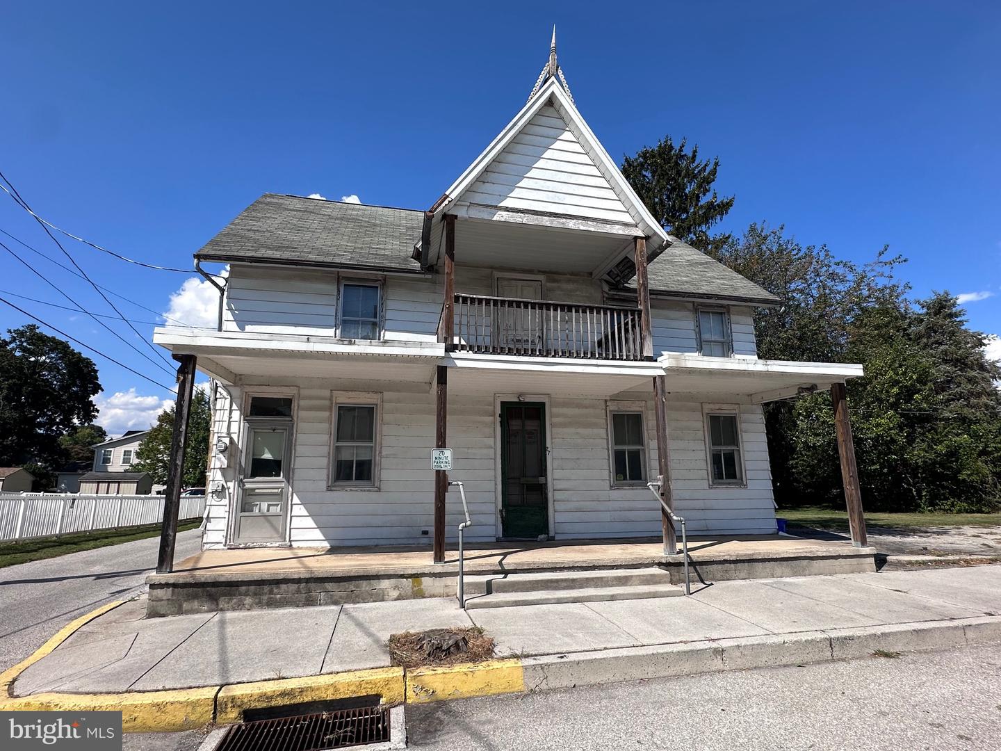 27 E Broadway, Etters