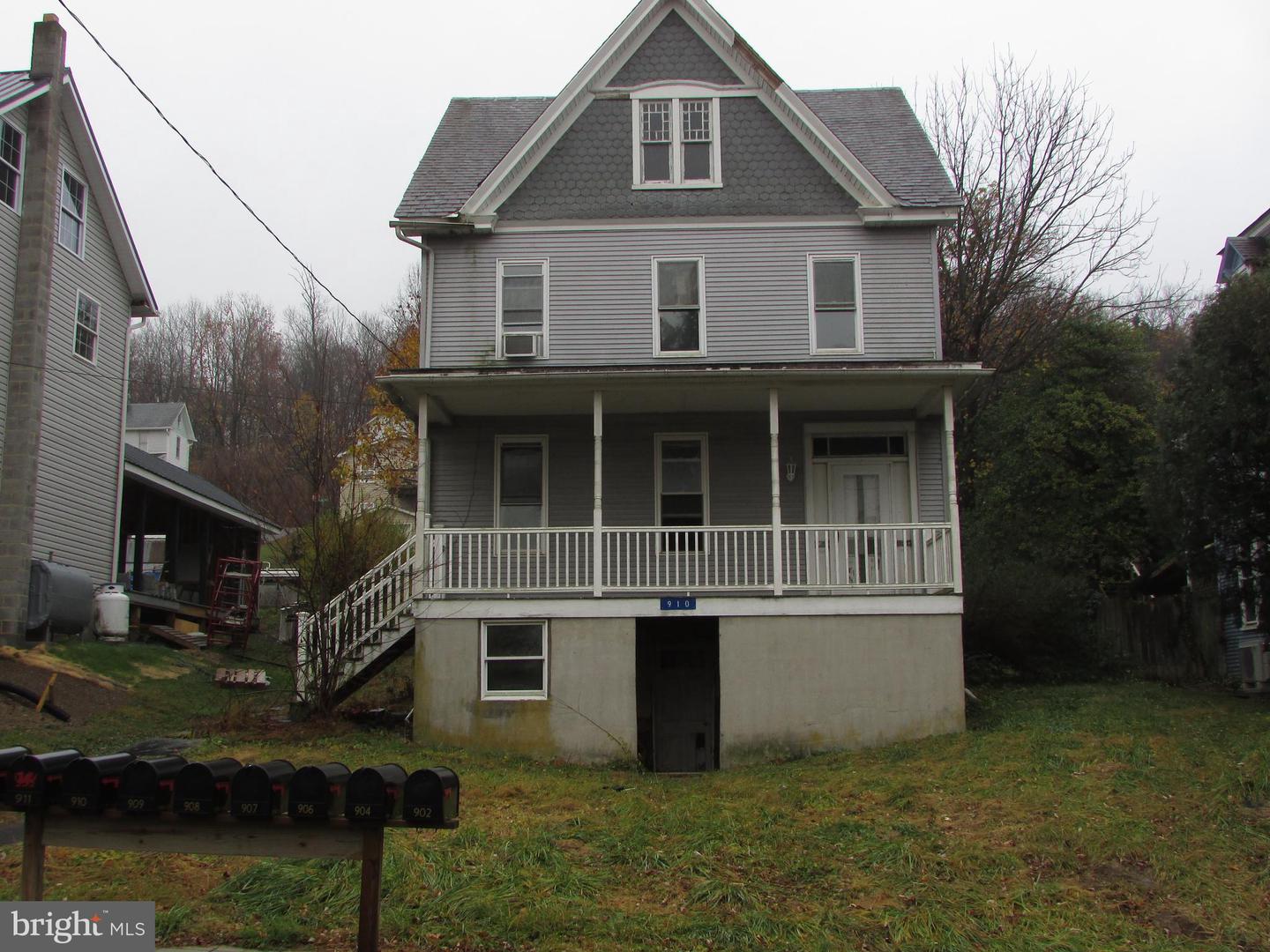 910 Main Street, Delta