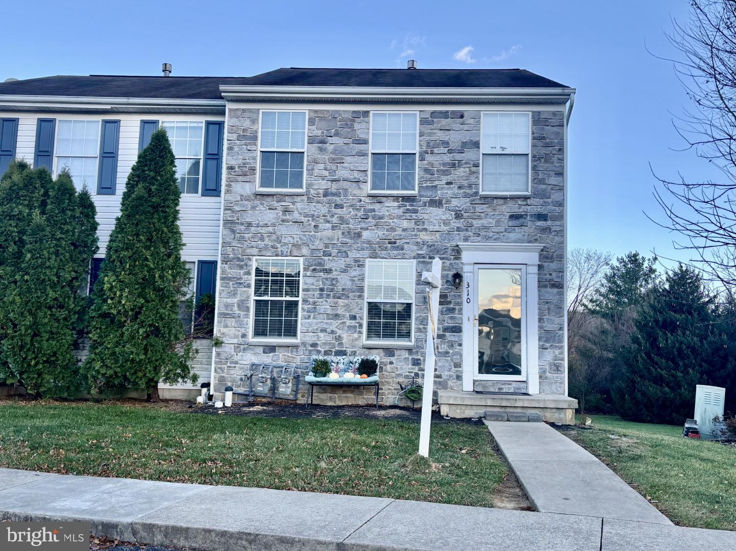 310 Charles Circle, York