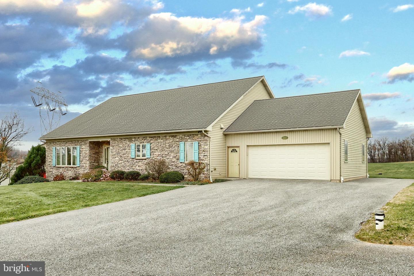 1317 Manor Road, Windsor