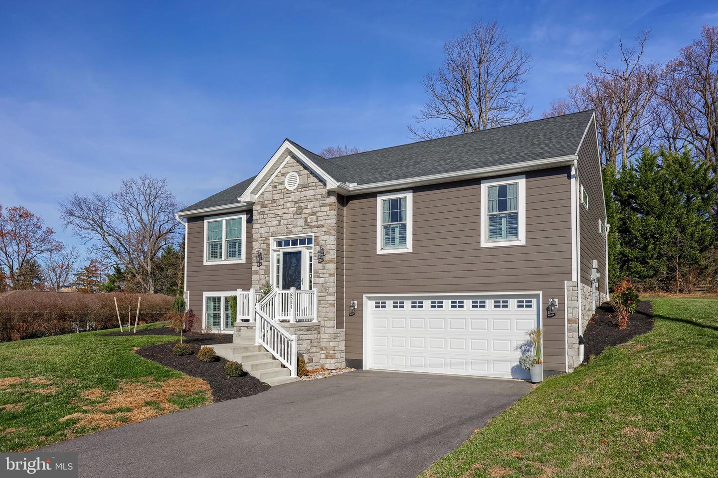 2521 Edgewood Lane, York