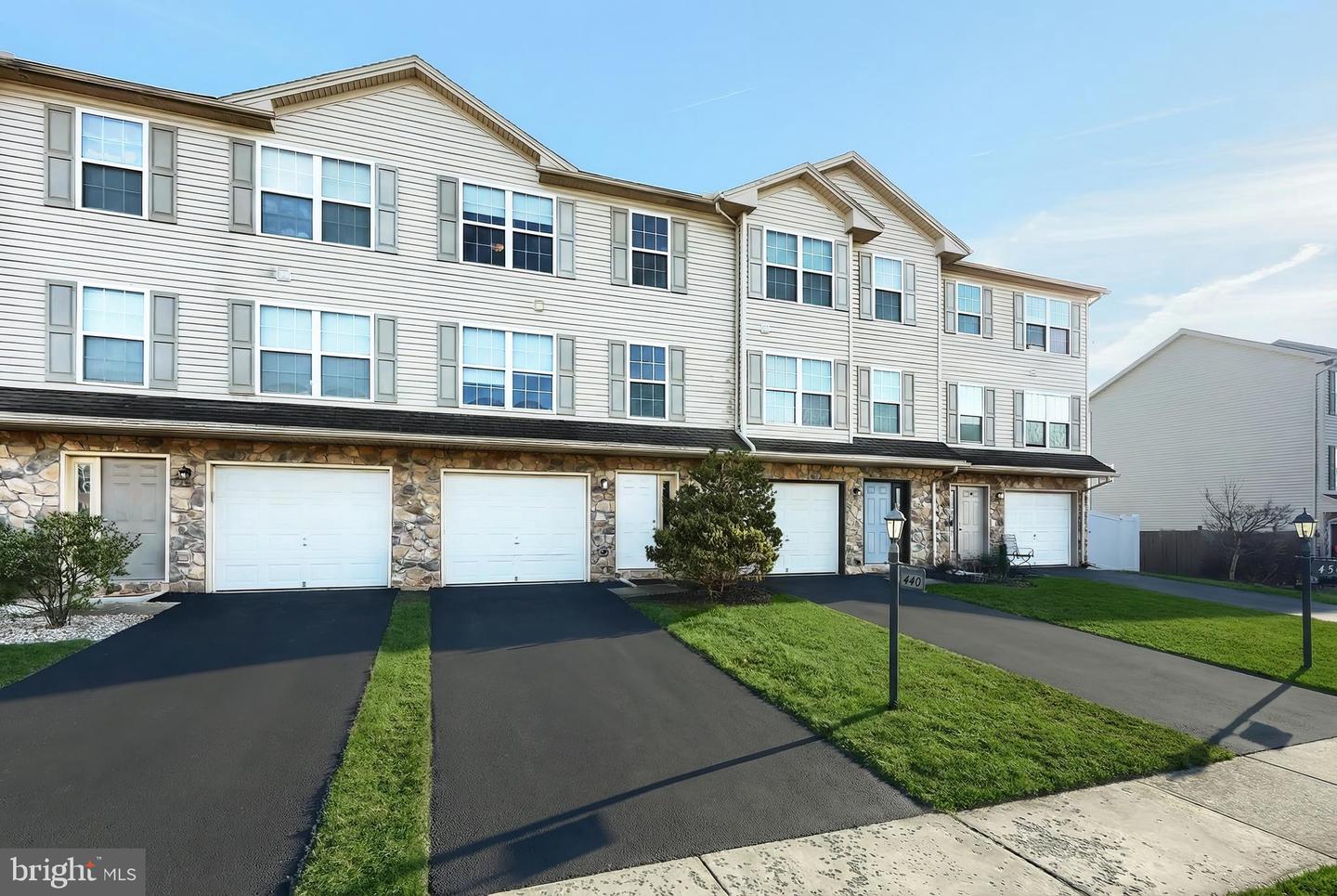 440 Fisher Drive, York