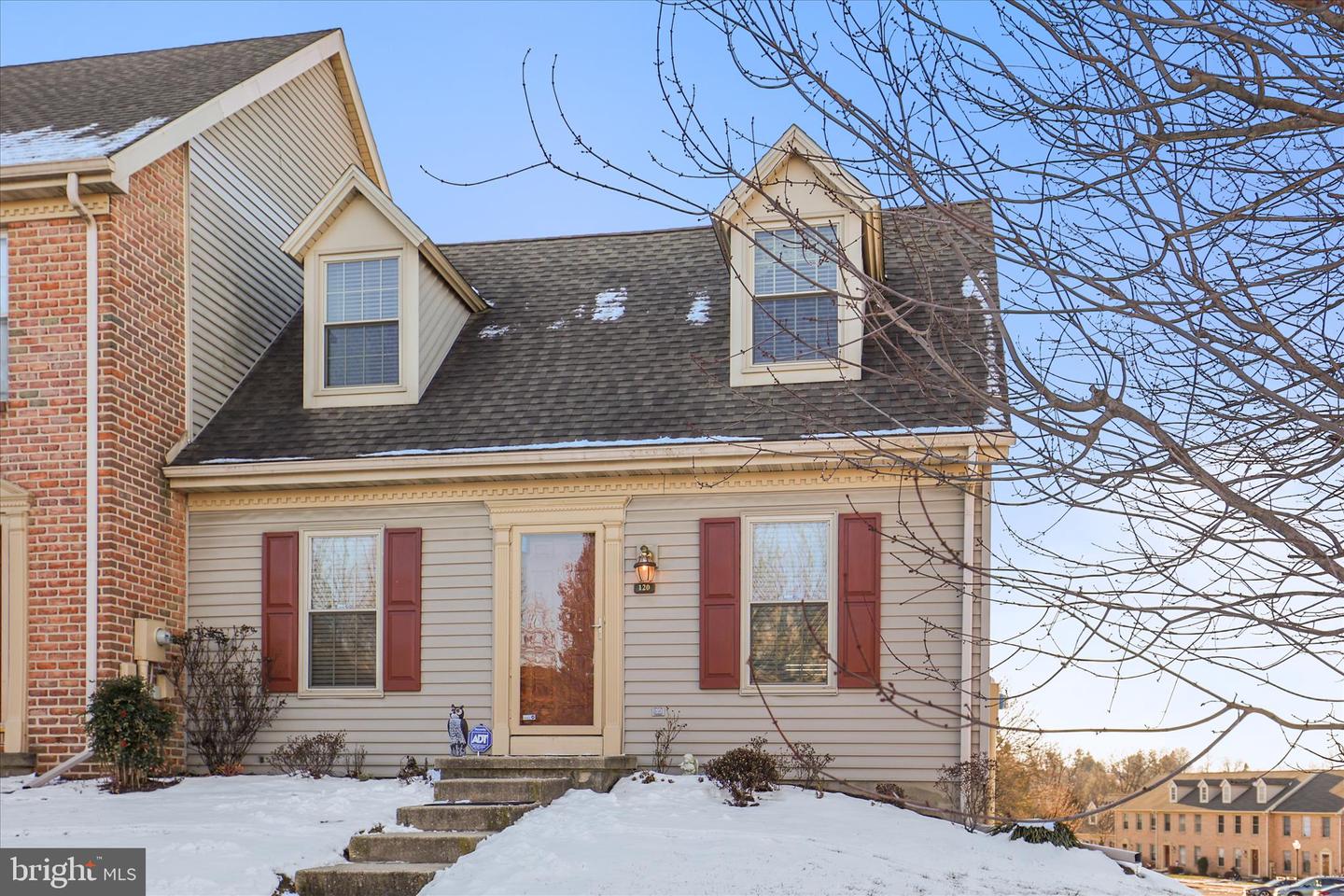 120 Crown Pointe Drive #l120, York