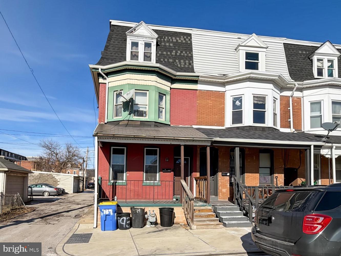939 W Poplar, York