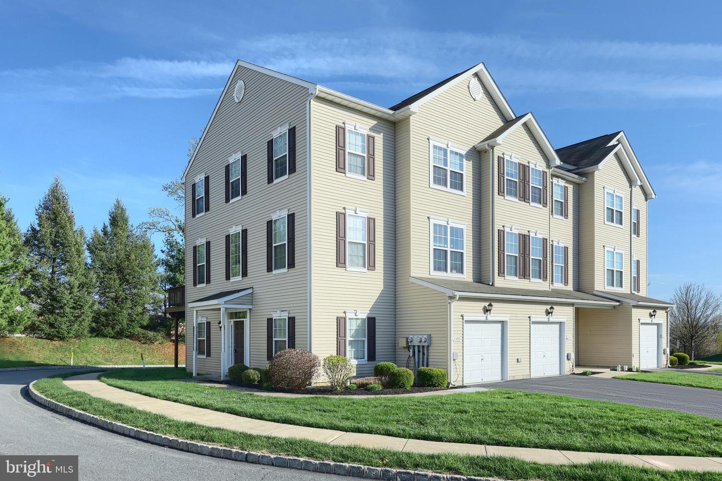 2305 Sunny Hill Circle #2305, York