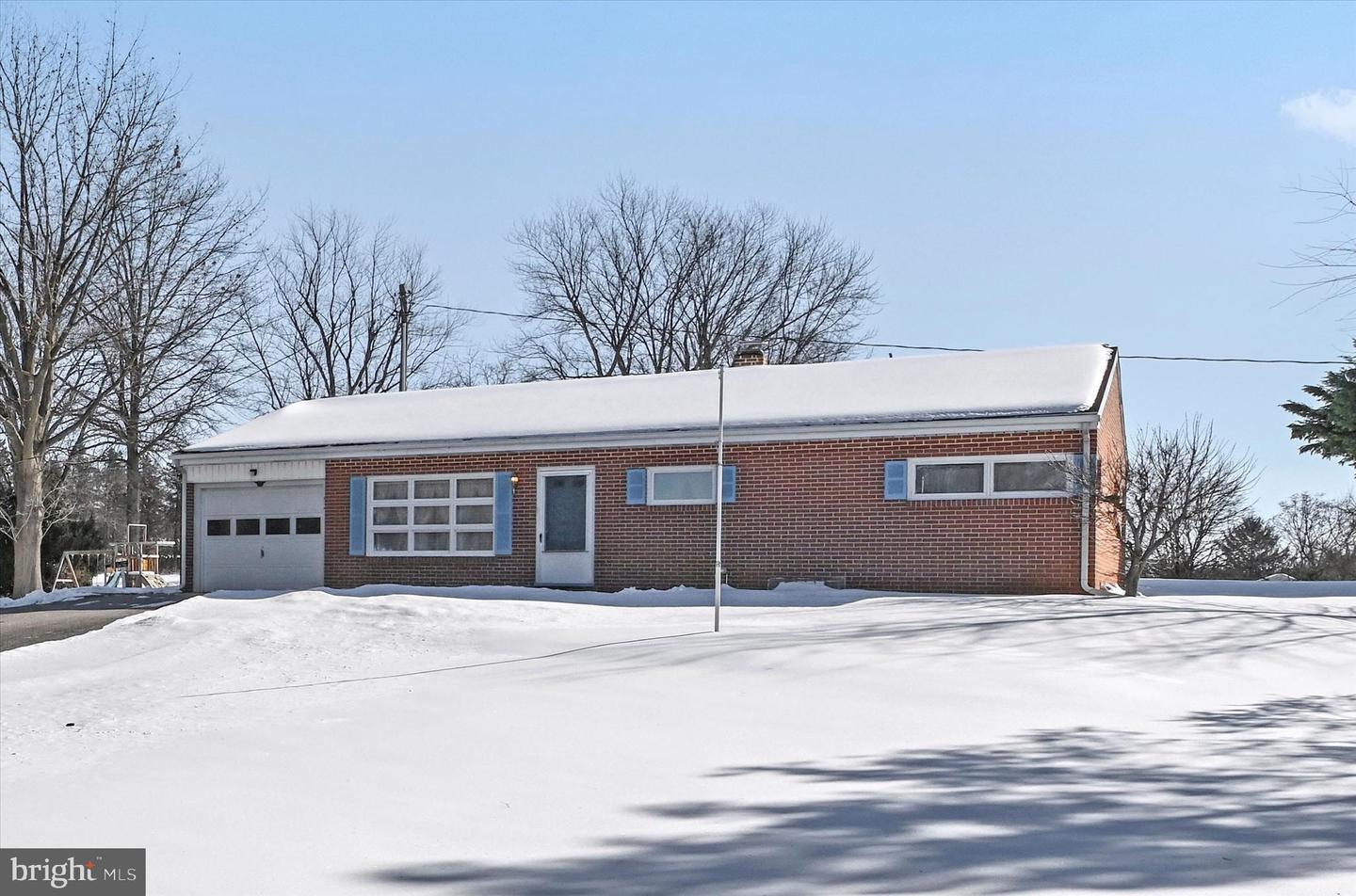 921 Skylight Drive, York