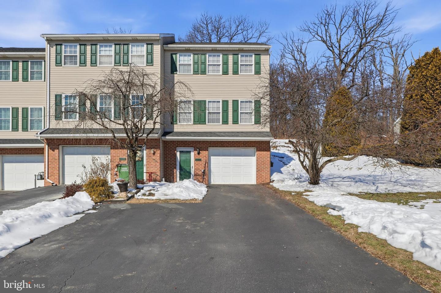 2280 North Point, York