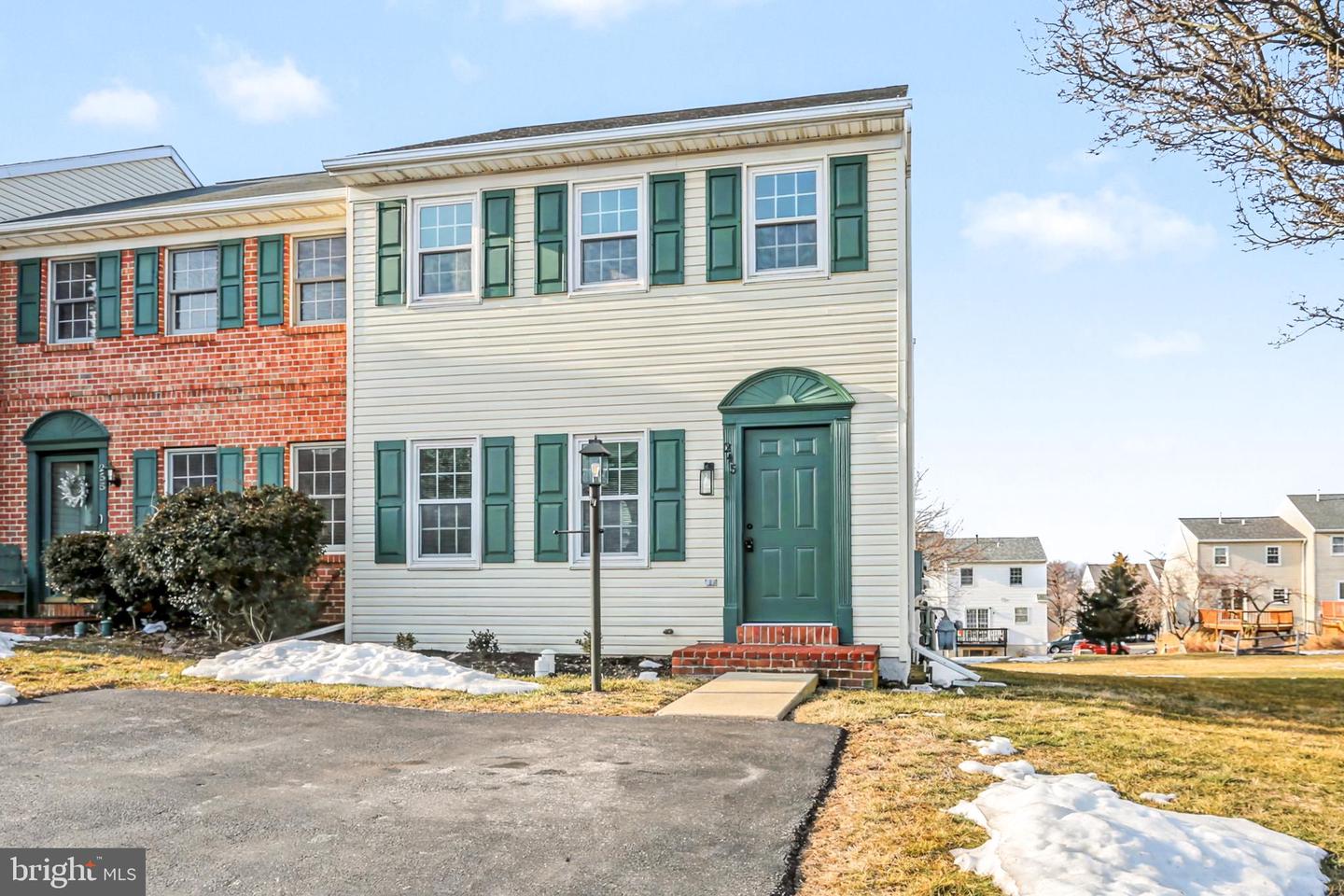 245 Robin Hill Circle, York
