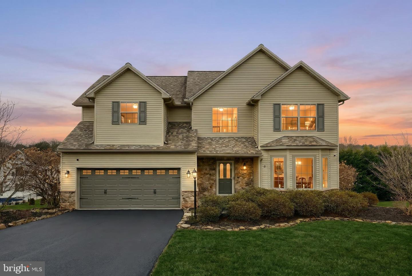 2760 Primrose Lane N, York
