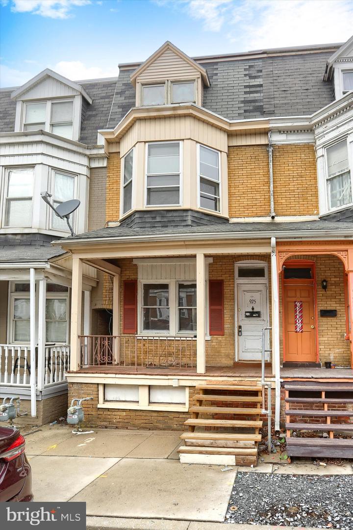 925 W College Avenue, York