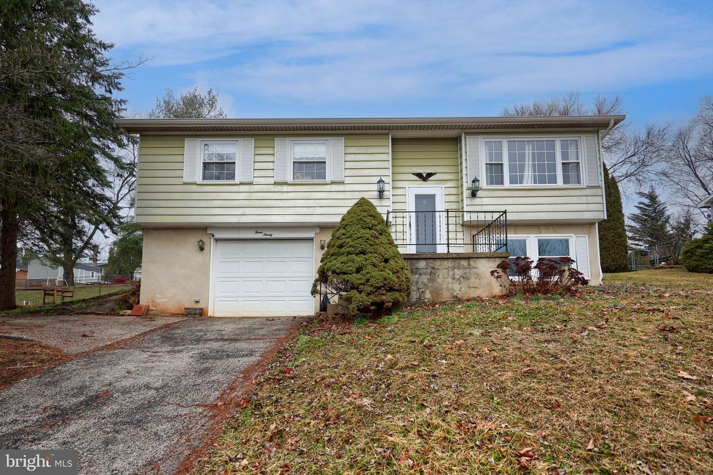 390 Lincolnway Drive, York
