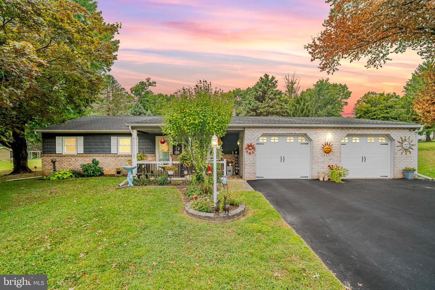864 Elham Drive, York