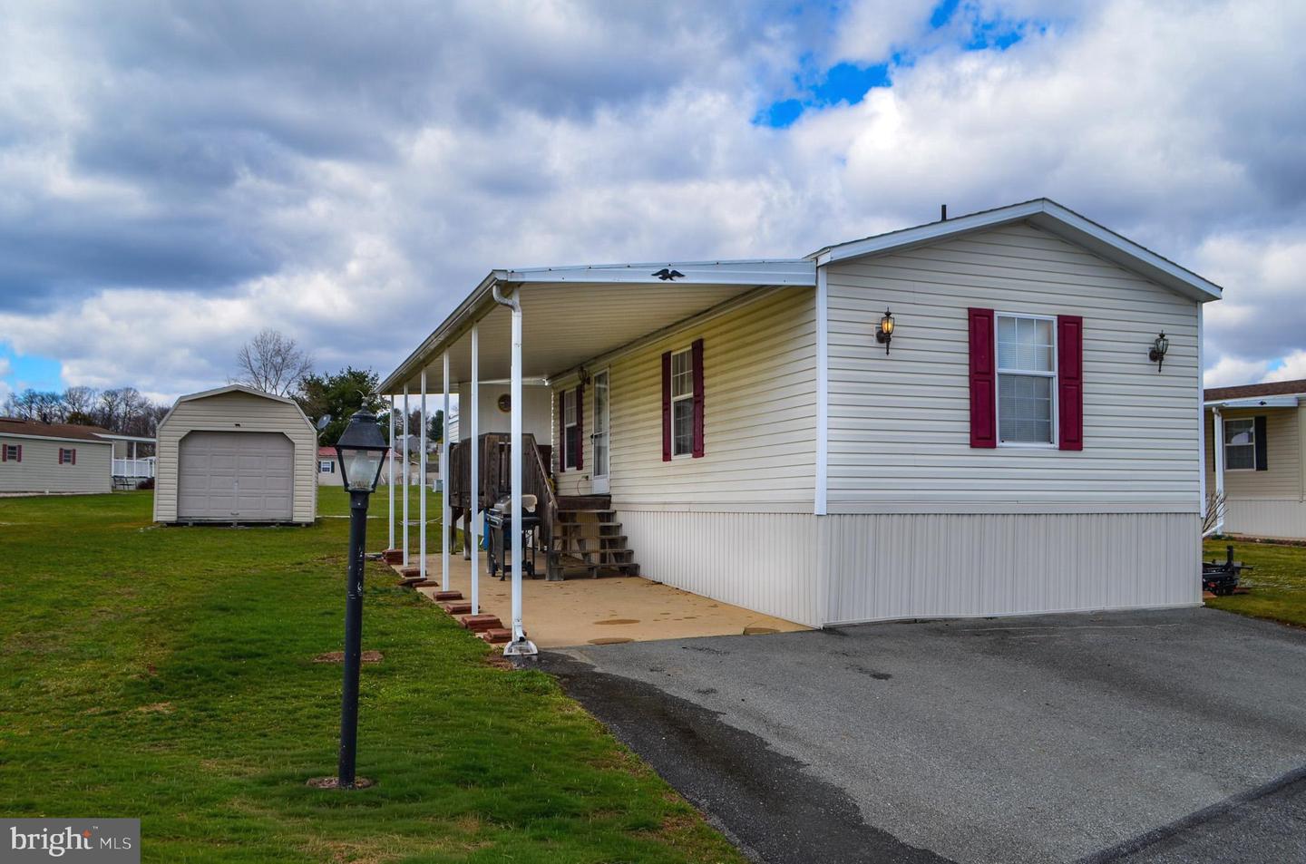 252 James Way, York