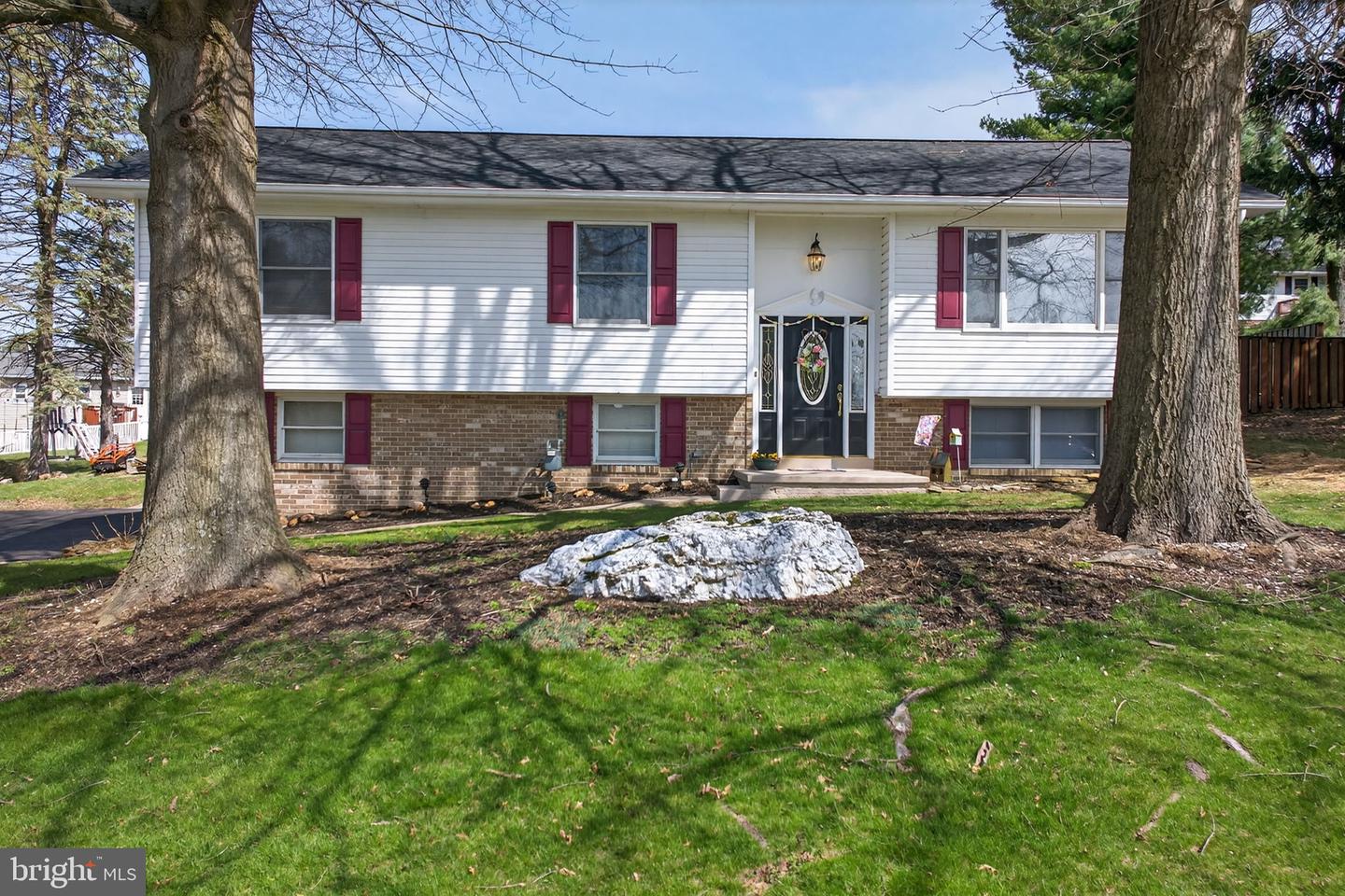 165 April Lane, Dallastown