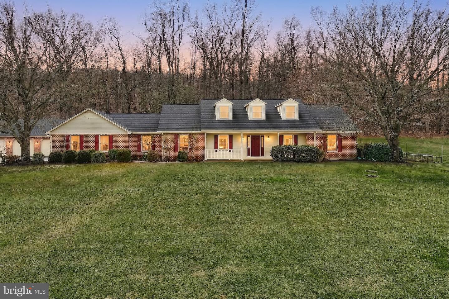 800 Kendale Road, Red Lion