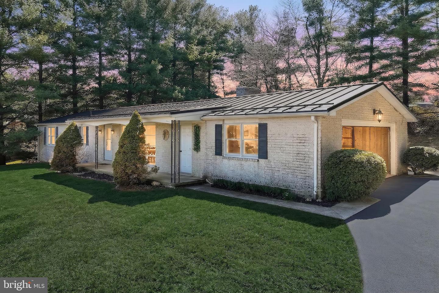 2501 Sunset Circle, Glenville