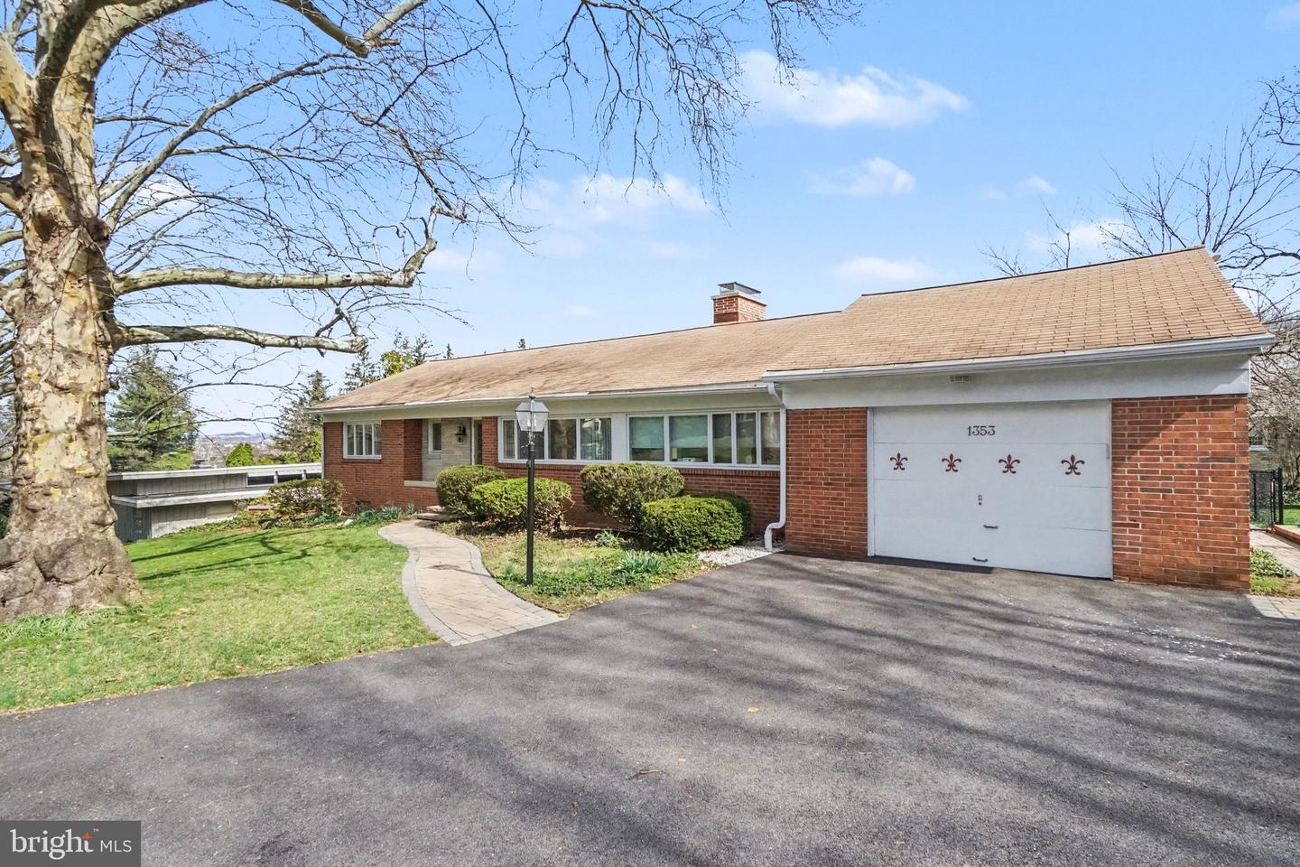1353 Clover Lane, York