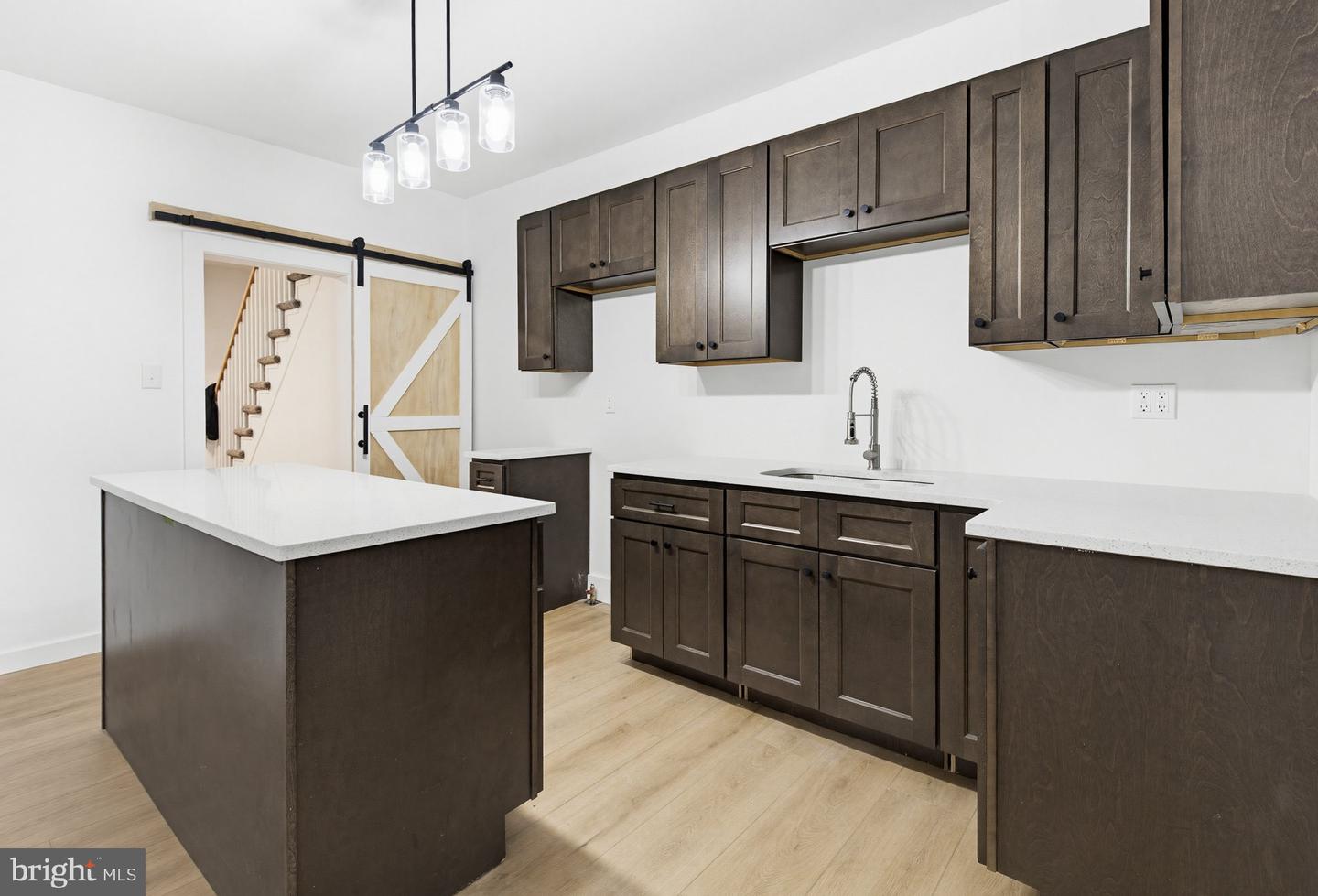 818 W King Street, York