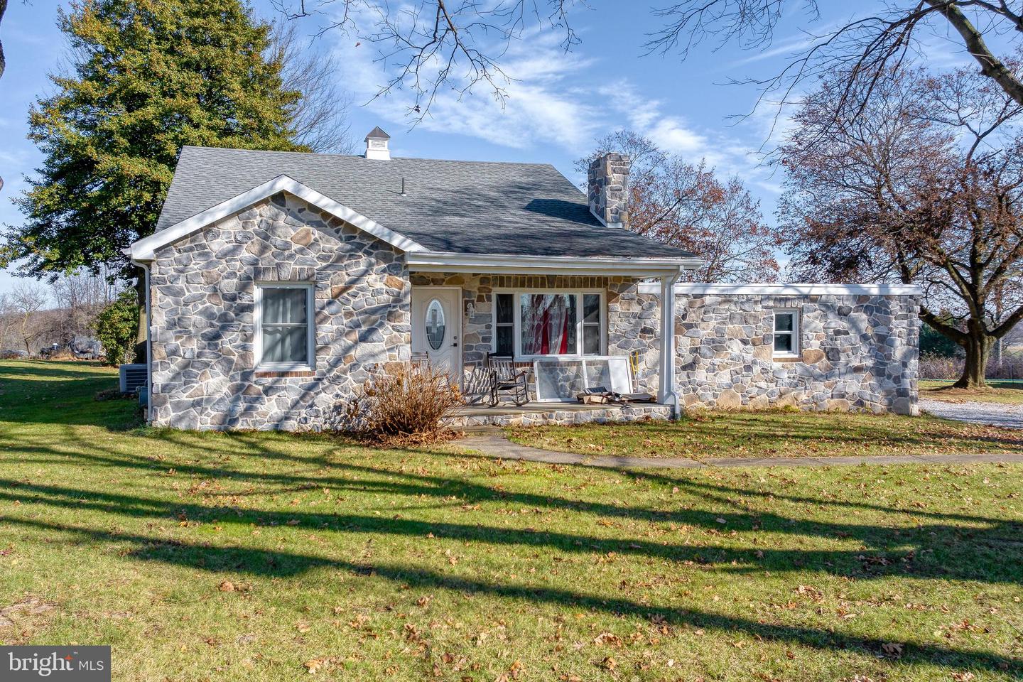 2925 Cape Horn Road, Red Lion