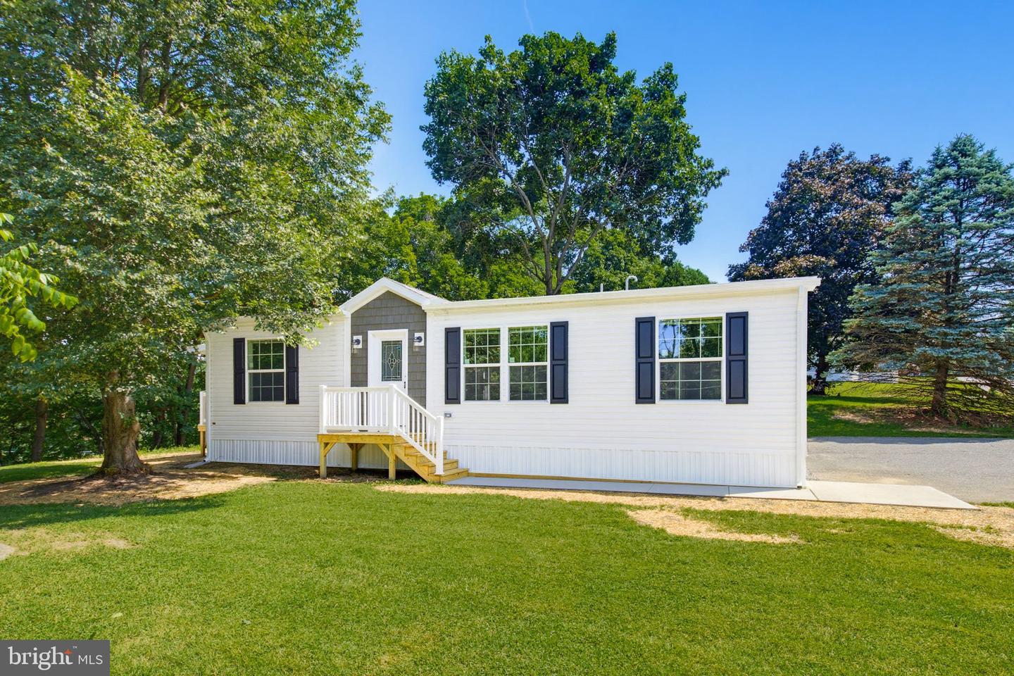 100 Fawn Circle Drive, Windsor