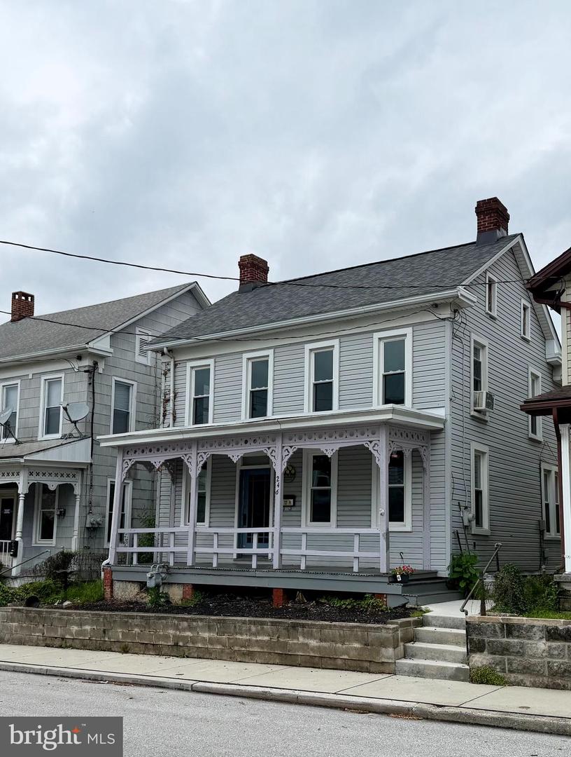 246 Locust Street, Hanover