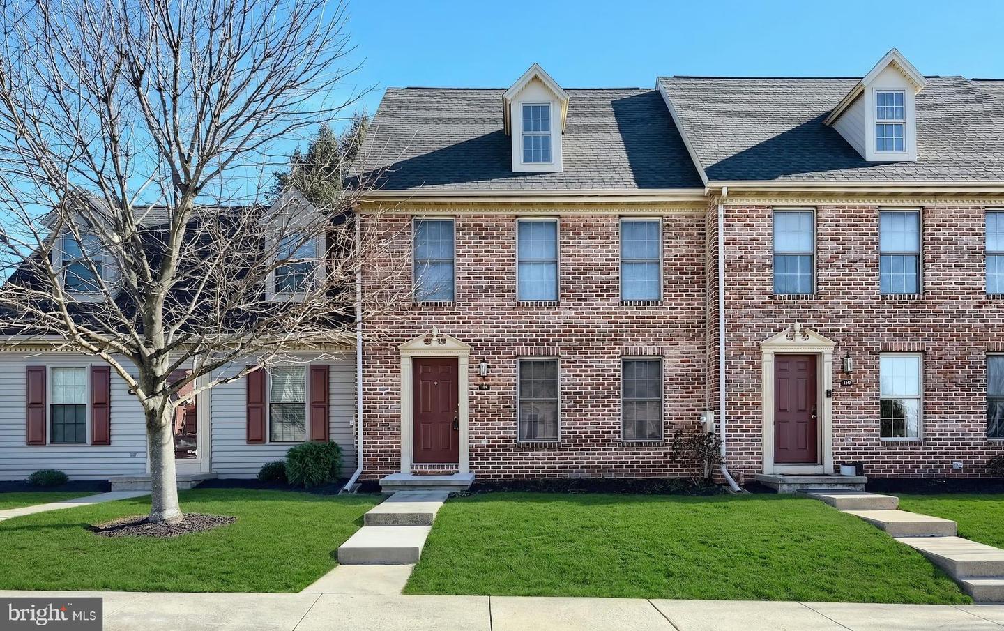 152 Crown Pointe Drive, York