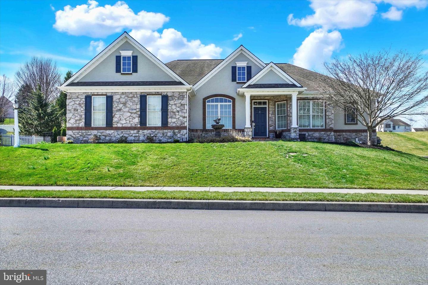 2773 Meadow Cross Way, York